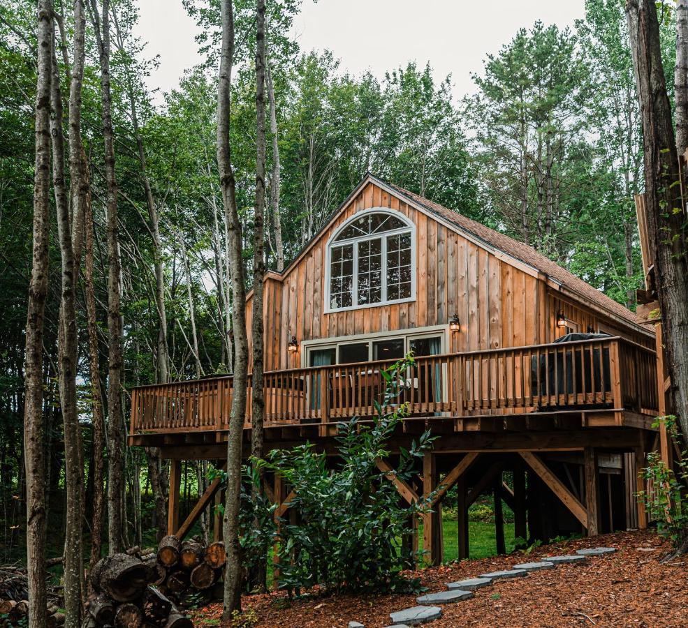Moonlight Treehouse At Belgrade Hospitality Villa ภายนอก รูปภาพ