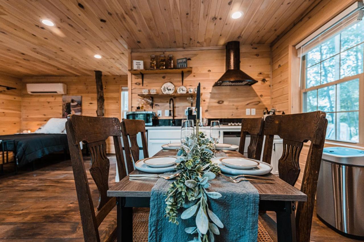 Moonlight Treehouse At Belgrade Hospitality Villa ภายนอก รูปภาพ