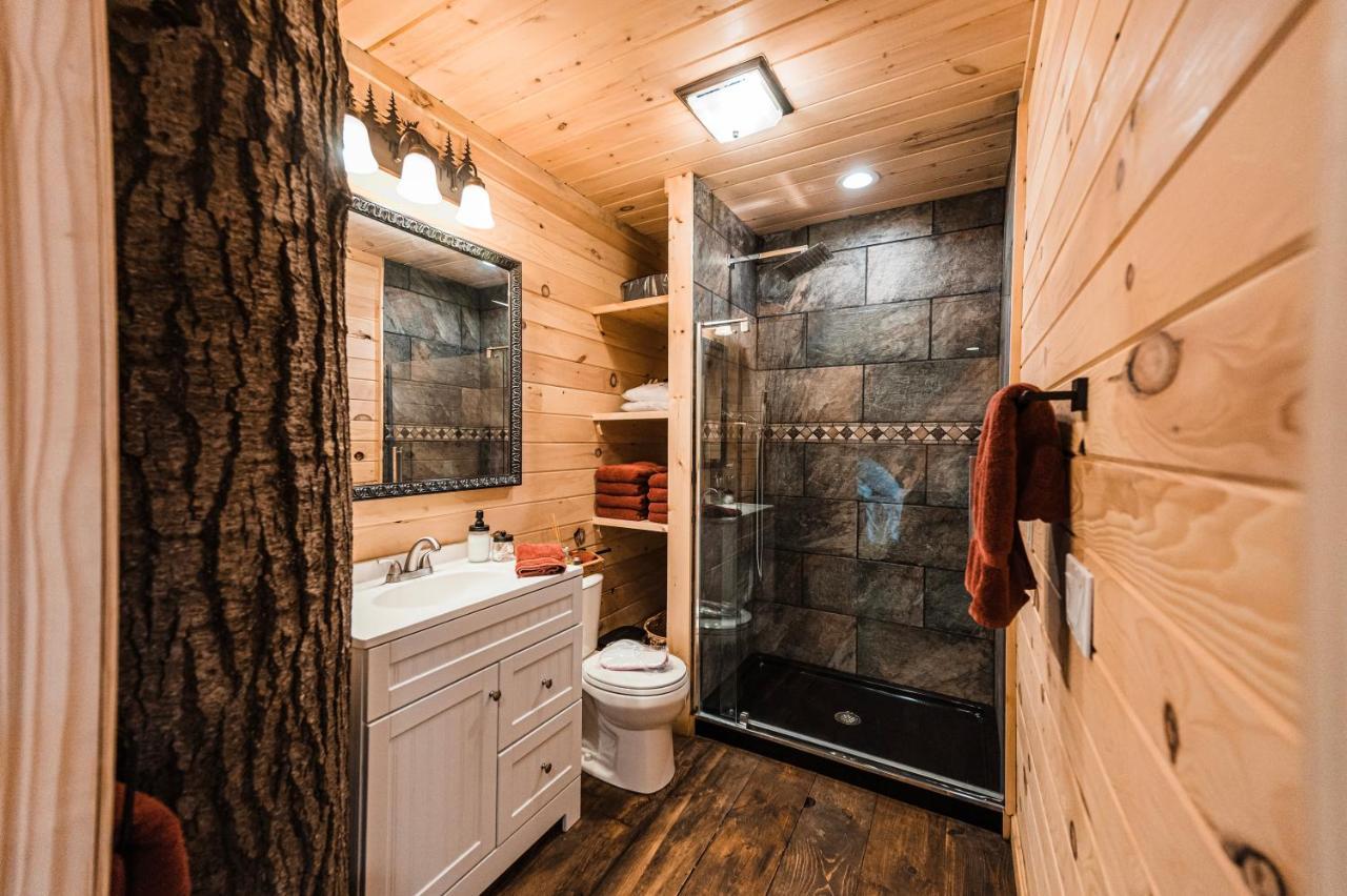 Moonlight Treehouse At Belgrade Hospitality Villa ภายนอก รูปภาพ