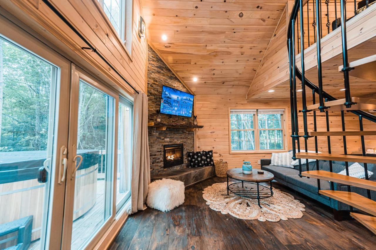 Moonlight Treehouse At Belgrade Hospitality Villa ภายนอก รูปภาพ