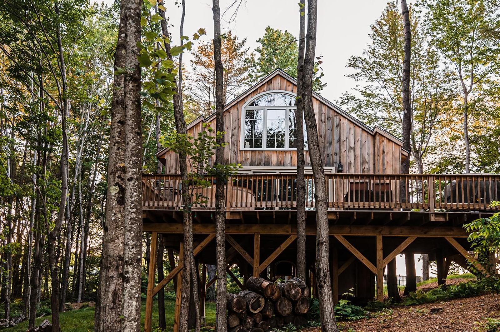 Moonlight Treehouse At Belgrade Hospitality Villa ภายนอก รูปภาพ