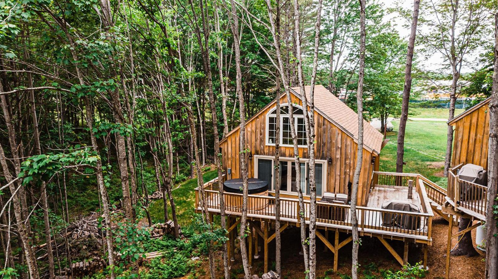 Moonlight Treehouse At Belgrade Hospitality Villa ภายนอก รูปภาพ